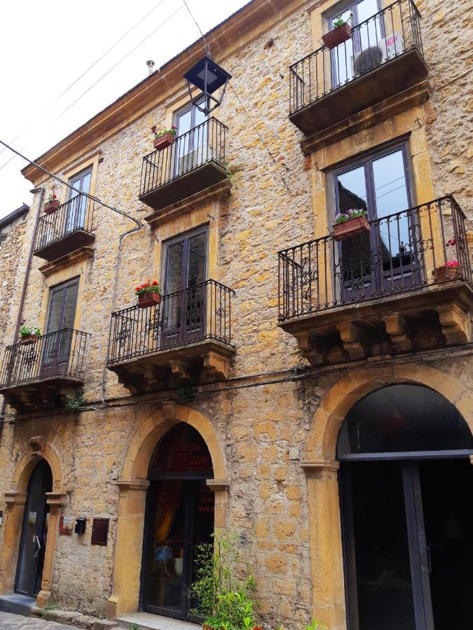 Antico Palazzo Affitti Brevi Bed and Breakfast Piazza Armerina Exterior foto